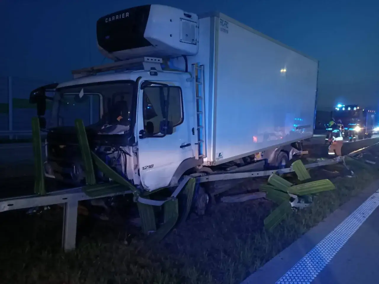 Ciężar&oacute;wka na autostradzie w lecie