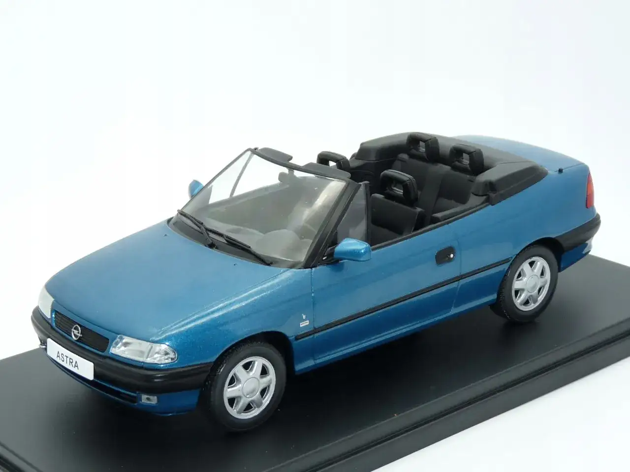 Rodzaje zabawek Opel Astra metalowe zdalnie sterowane