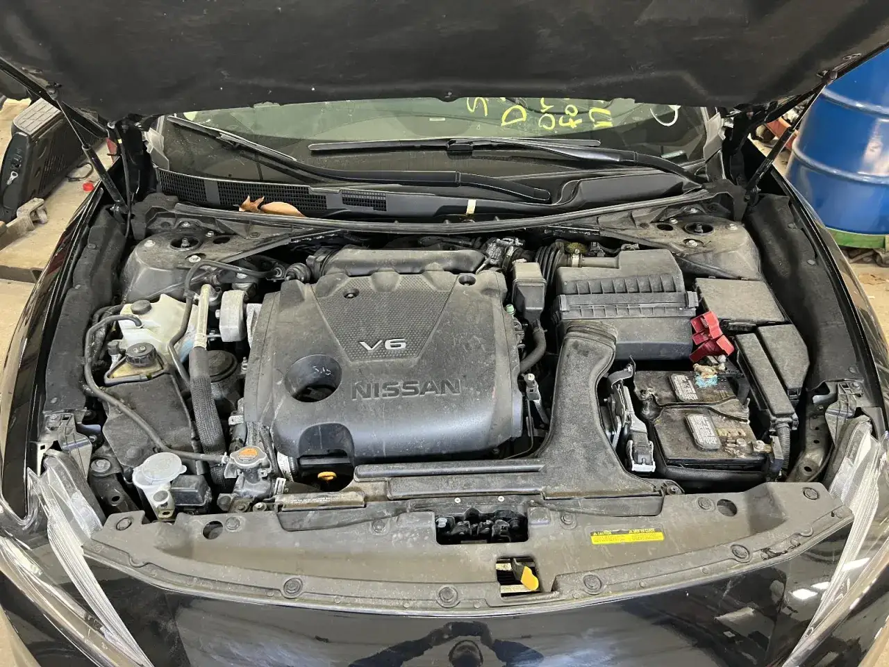 Silnik V6 Nissana Maxima 3.5, gotowy do modyfikacji turbo.