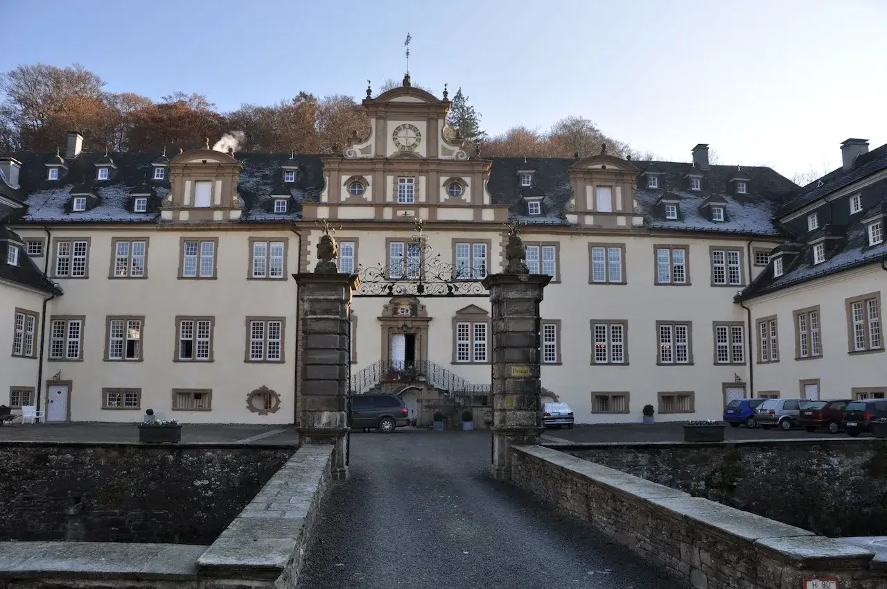 Prachtvolles Schloss im Bergischen Land, ideal f&uuml;r eine Wanderung.