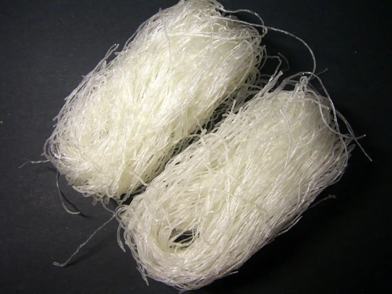 Makaron sojowy fake news plastik