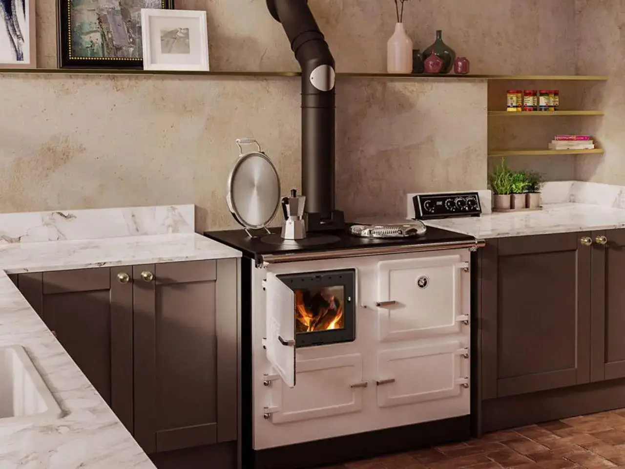 Stylowa kuchnia na drewno z piekarnikiem, gdzie płomienie tańczą w palenisku, a nad nią moka pot i pokrywka.