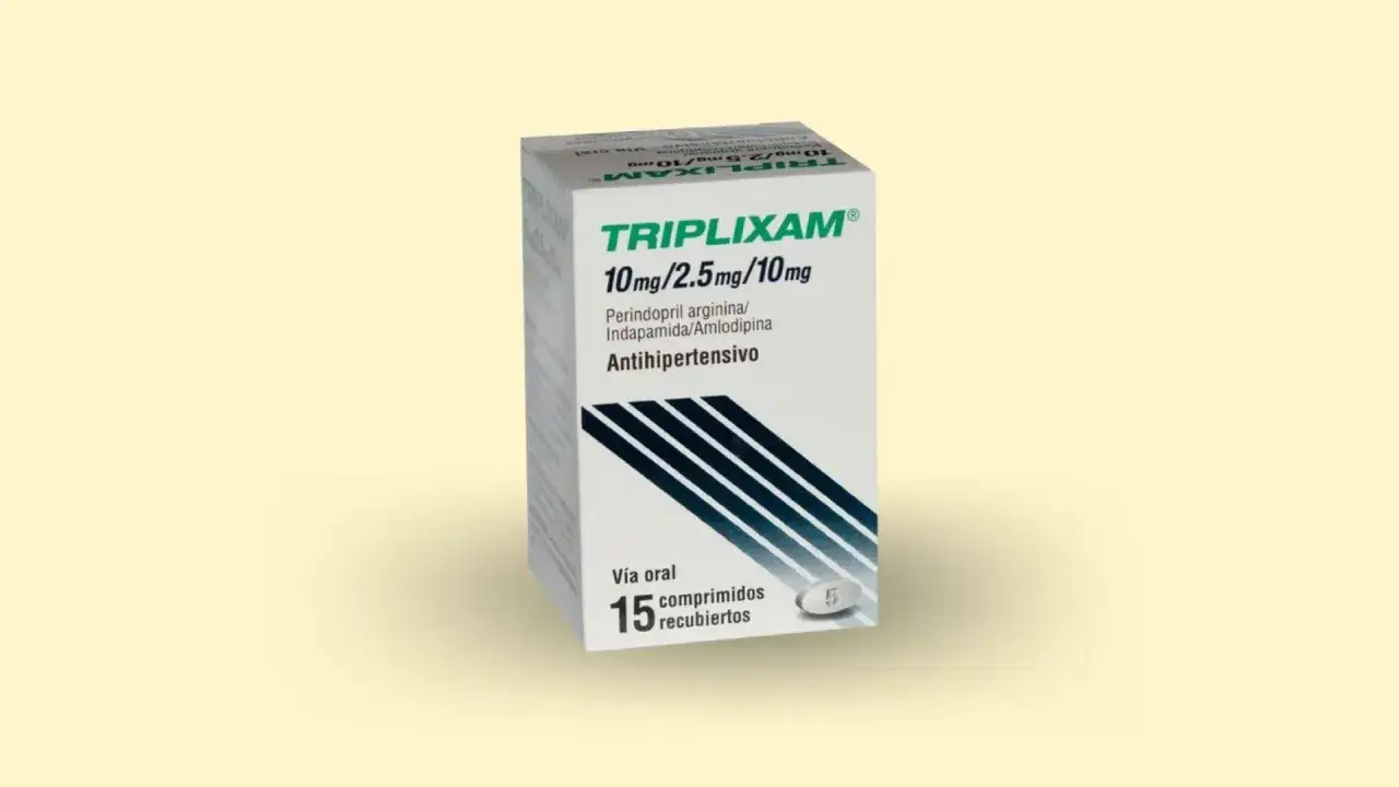 Opakowanie leku Triplixam 10mg/2.5mg/10mg, zawierające 15 tabletek powlekanych, stosowane w leczeniu nadciśnienia.