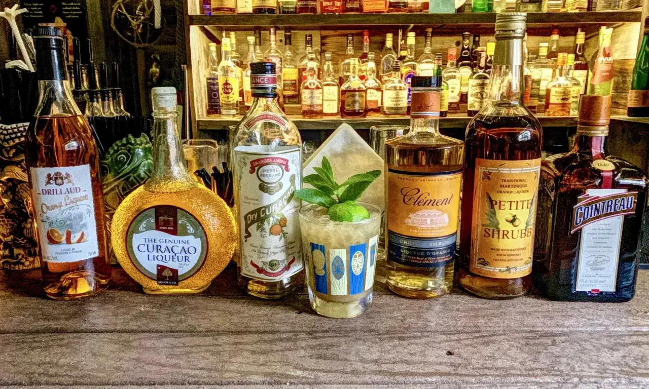 Orangenschnaps-Vielfalt: Drillaud, Senior & Co., Pierre Ferrand, Petite Shrubb und Cl&eacute;ment als Cointreau-Alternativen.