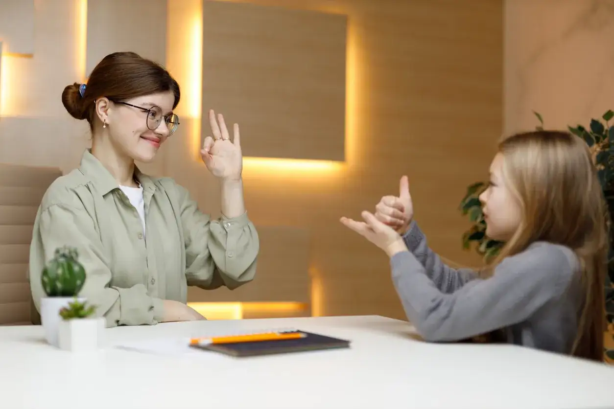 Wyzwania i satysfakcja w surdopedagogice