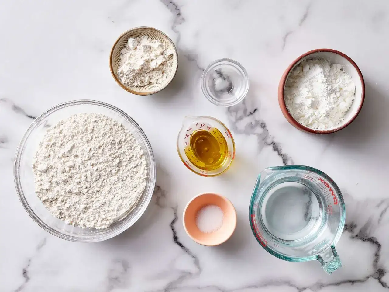 Ingredientes para pasta filo: harina, agua, aceite, sal y maicena.