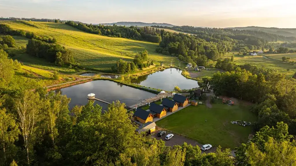 Nowoczesny domek nad jeziorem z jacuzzi na Dolnym Śląsku