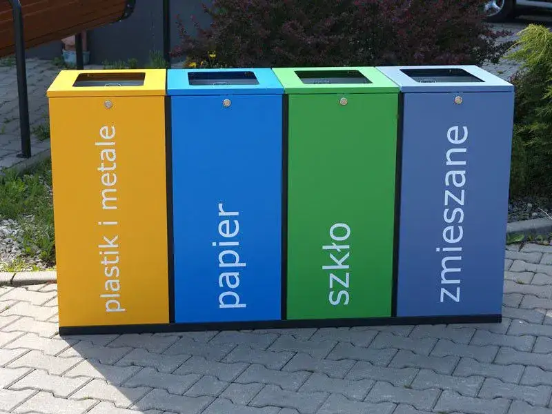segregacja odpad&oacute;w pojemniki kolory polska