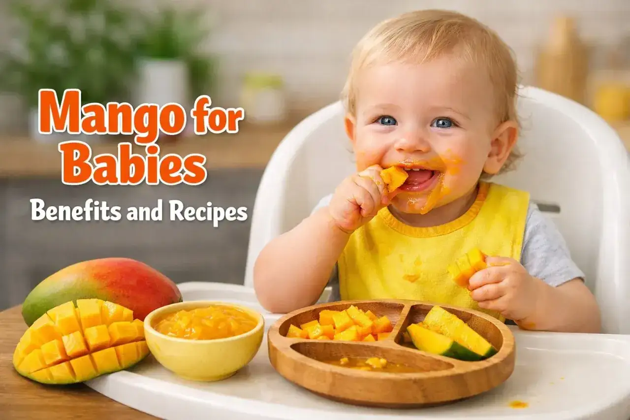Glückliches Baby isst Mango. Ab wann ist Mango für Babys geeignet? Hier gibt es Infos & Rezepte.