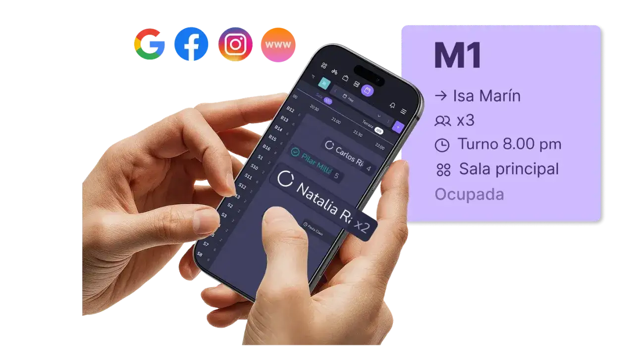 Manos usando un smartphone con una app de gesti&oacute;n para erp restaurantes. Muestra reservas, turnos y ocupaci&oacute;n de mesas.