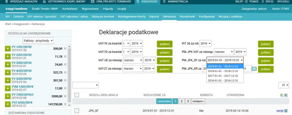 Biuro rachunkowe, księgowa przy komputerze, dokumenty finansowe