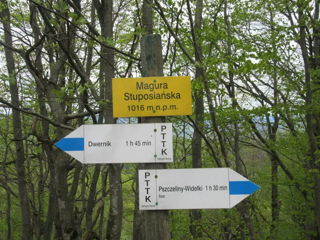 znakowanie szlaku g&oacute;rskiego PTTK
