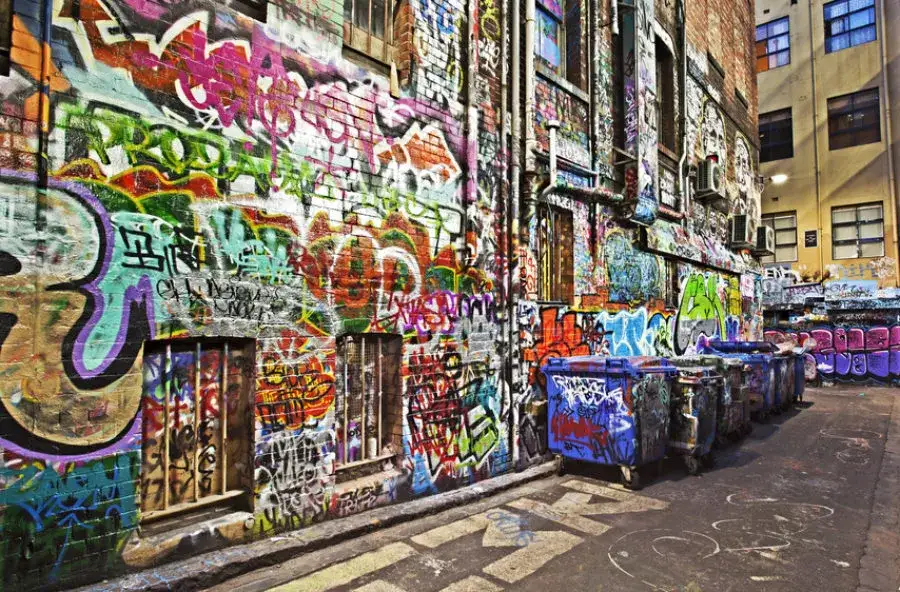 verschiedene arten von street art und murals in städten