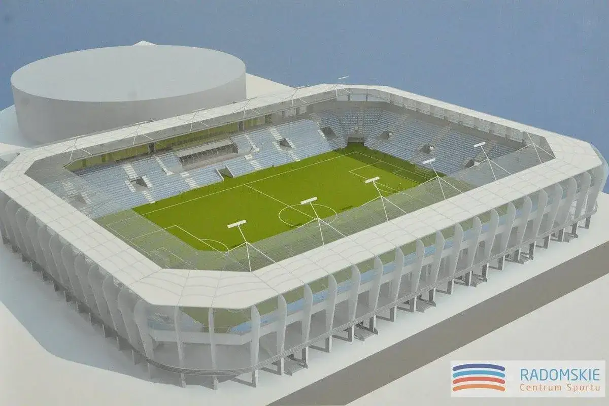 Model nowoczesnego stadionu Radomiaka z zieloną murawą i niebieskimi trybunami.