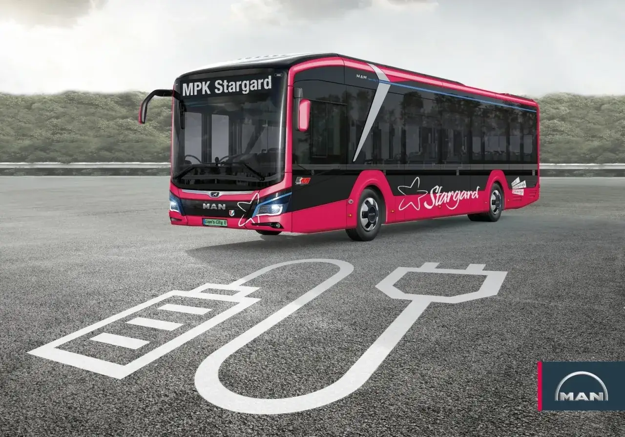 Nowy, elektryczny autobus MPK Stargard zasilany energią odnawialną, gotowy do ładowania.