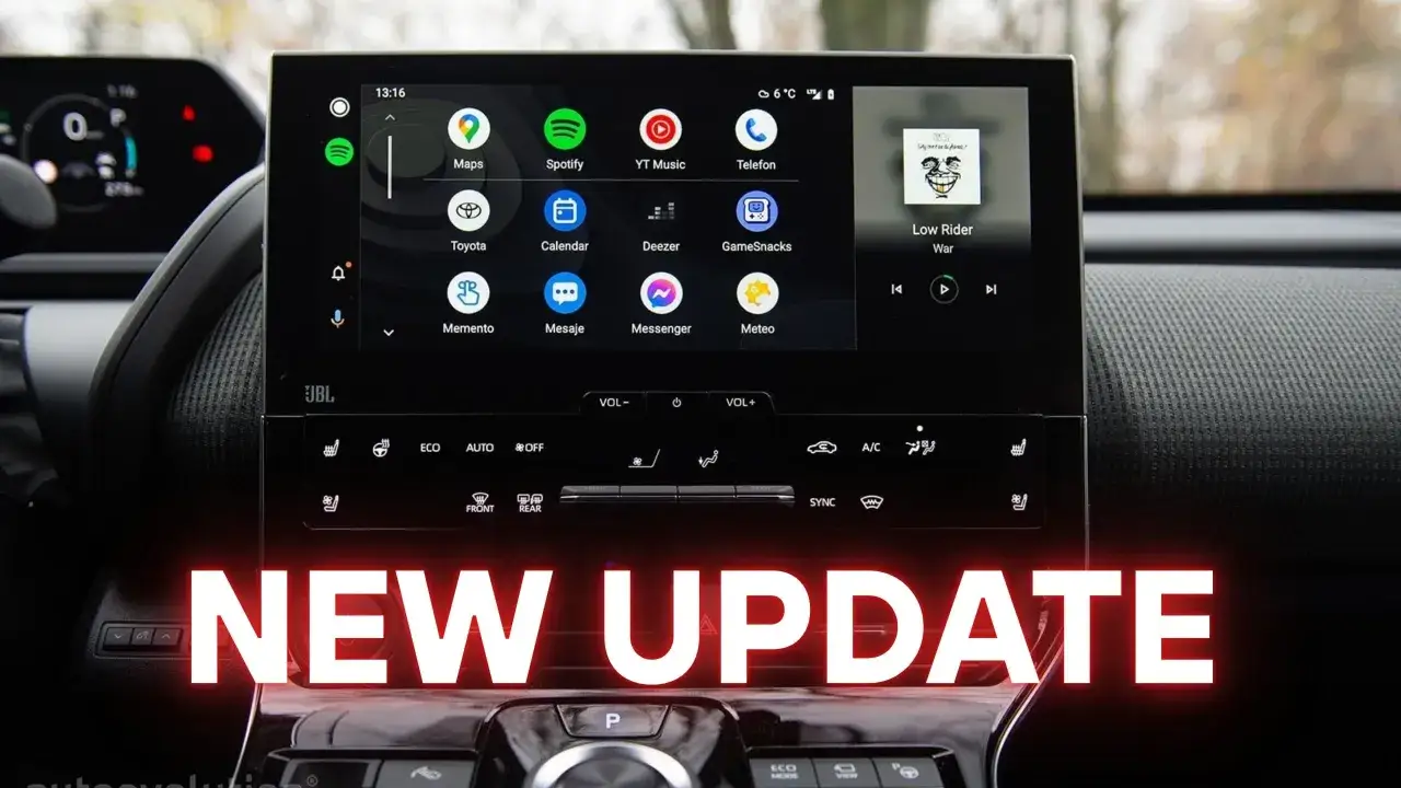Nowa android auto aktualizacja na ekranie samochodu. Widoczne ikony aplikacji: Mapy, Spotify, YT Music, Telefon, Toyota, Calendar, Deezer, Memento, Messenger.