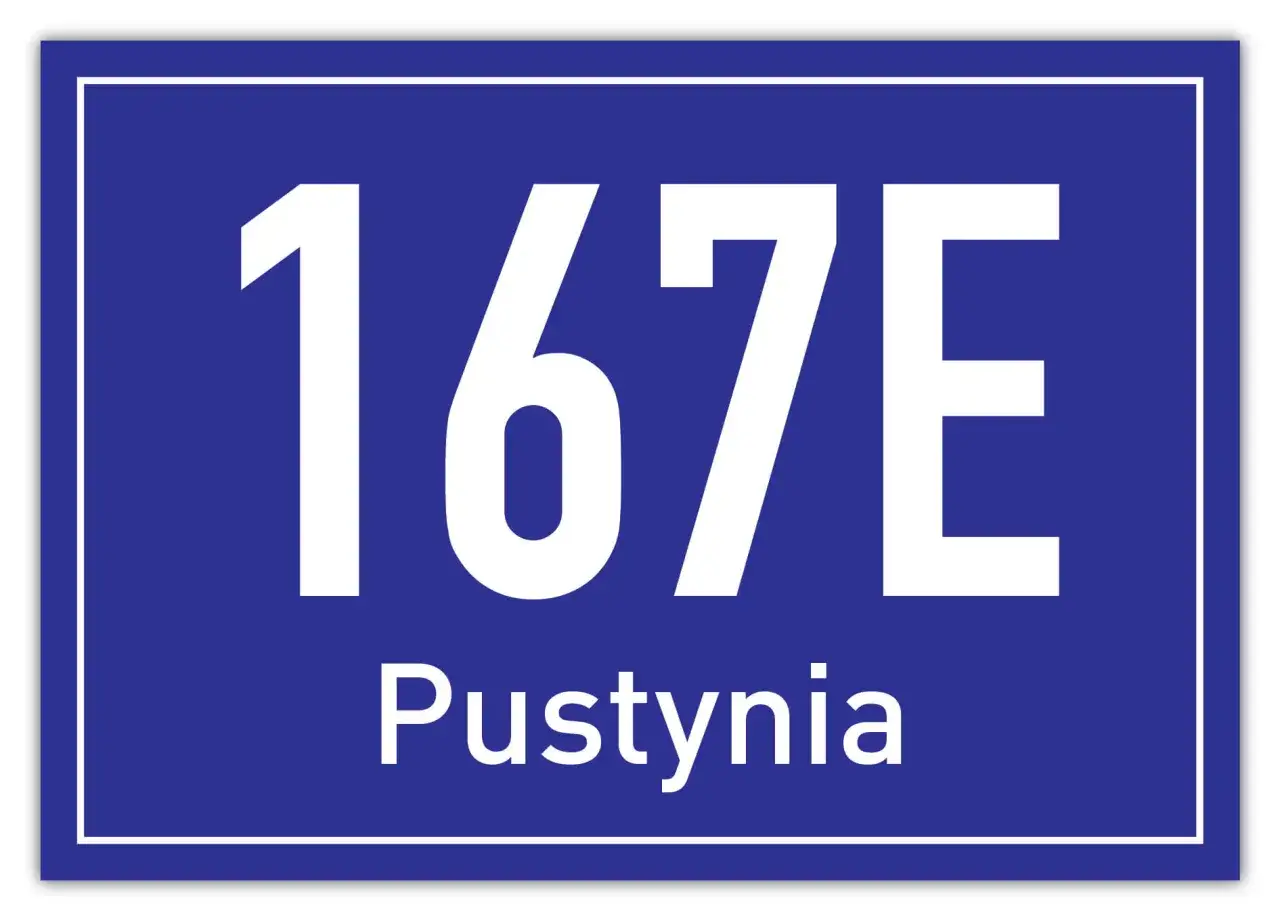 Tabliczka z numerem 167E i nazwą ulicy Pustynia. Dowiedz się, jak nadać numer domu.