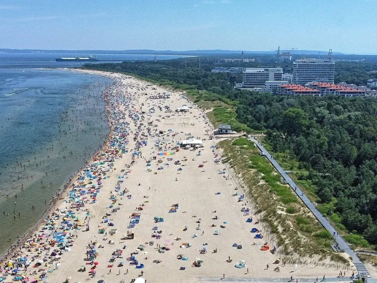 plaże Kołobrzeg i Świnoujście por&oacute;wnanie, najszersza plaża w Polsce