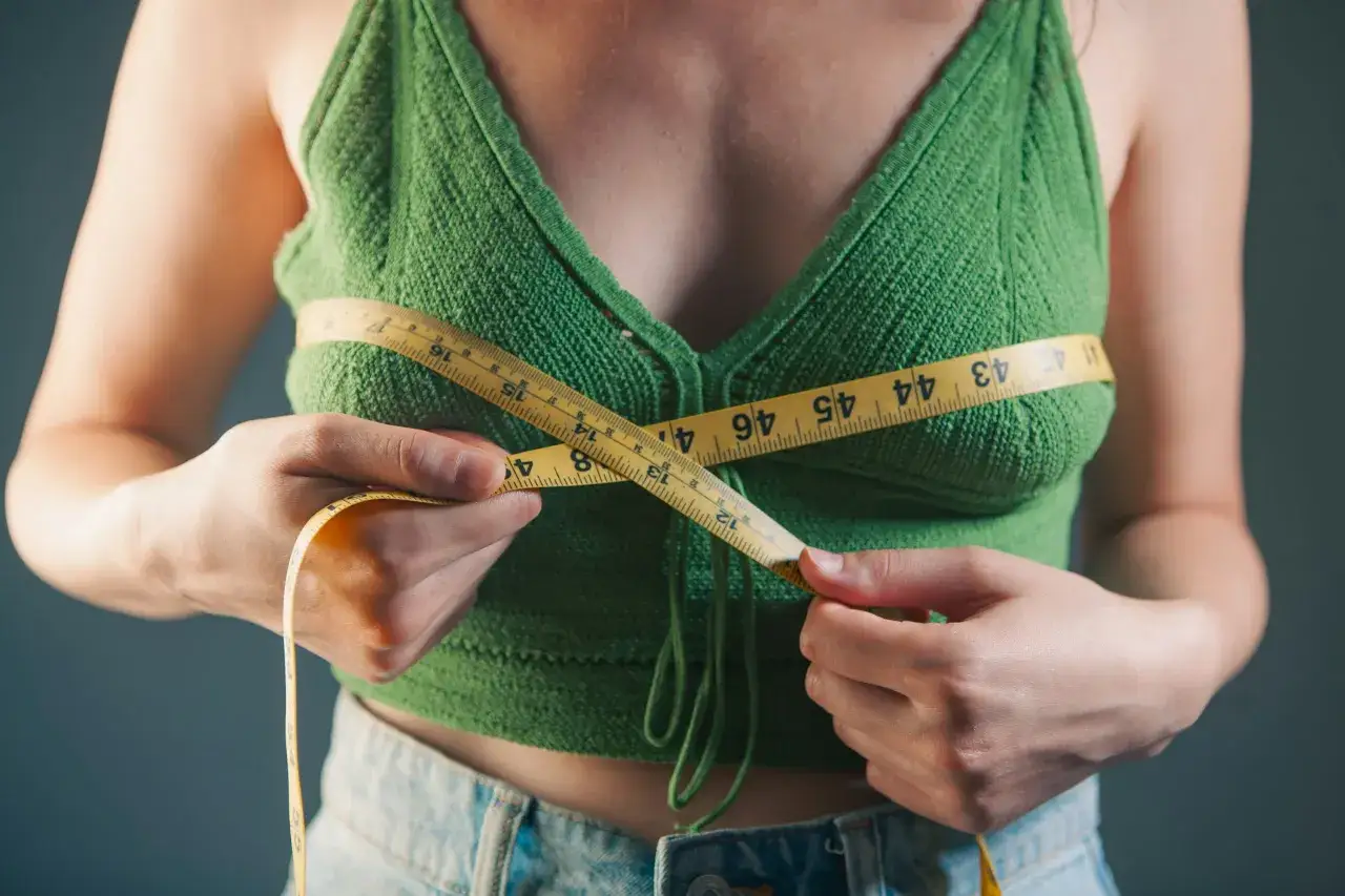 Misura del seno con metro: scopri a cosa corrisponde un 4b reggiseno.