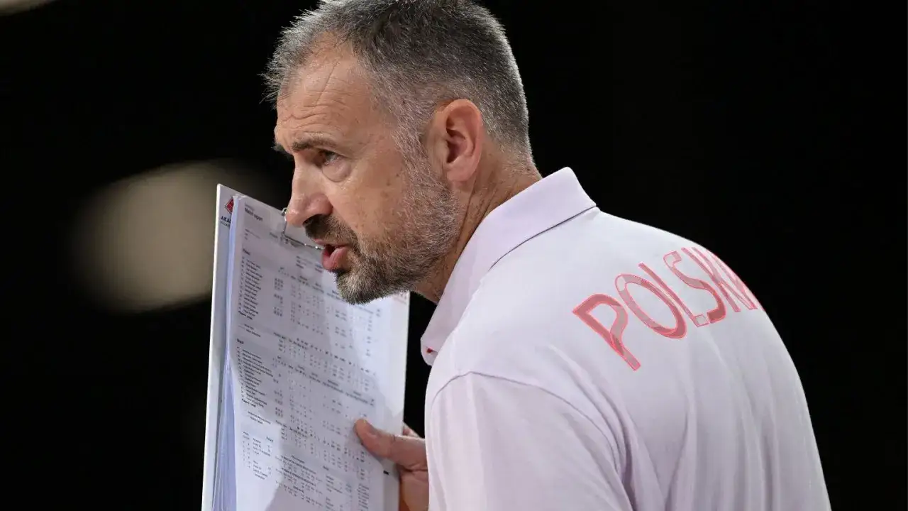 Trener Nikola Grbić, z napisem
