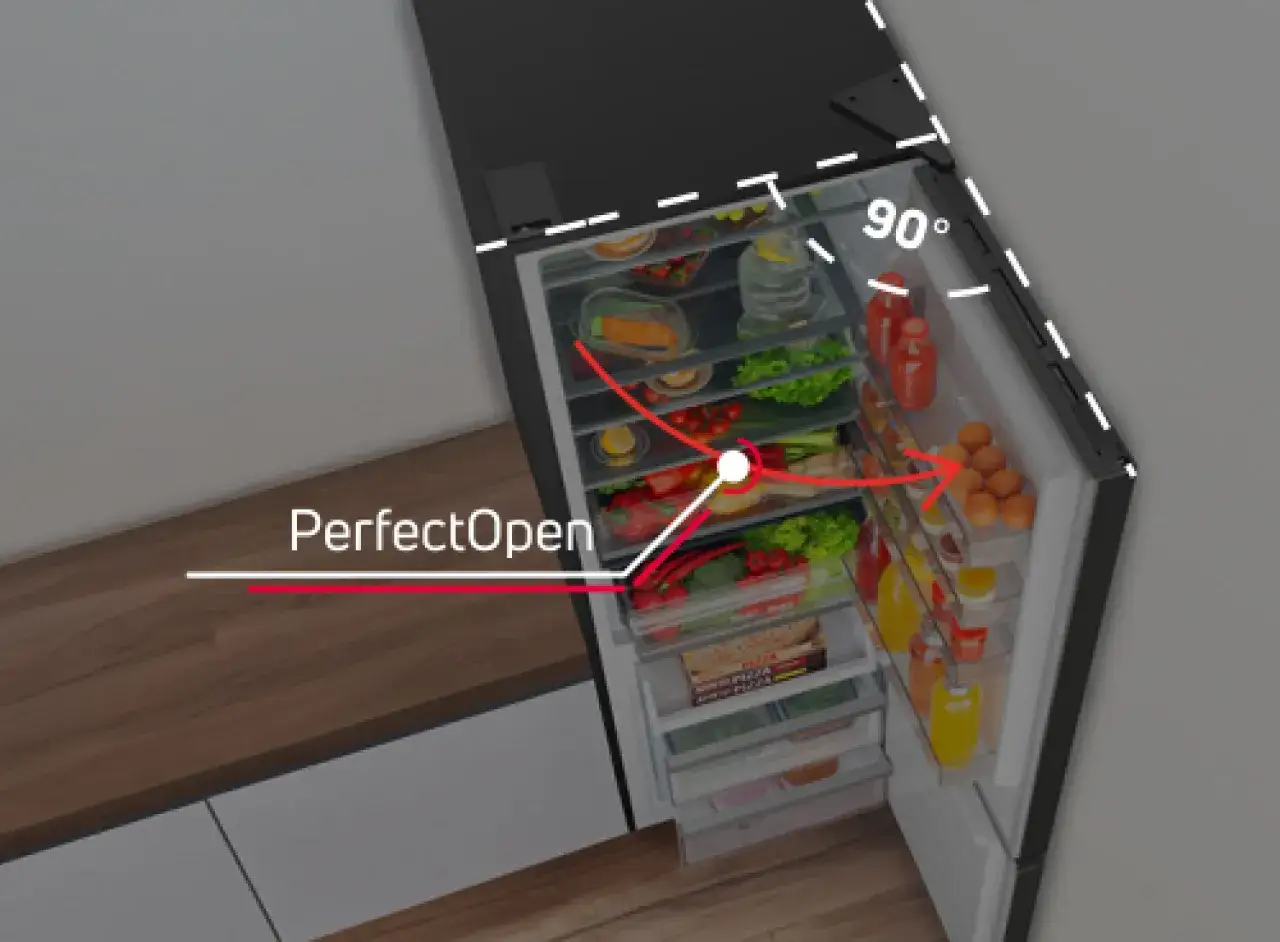 Lodówka przy ścianie otwieranie pod kątem 90 stopni, dzięki technologii PerfectOpen. W środku świeże warzywa, owoce i jajka.