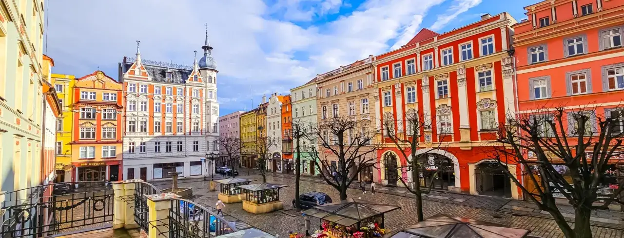 Rynek w Świdnicy z restauracjami