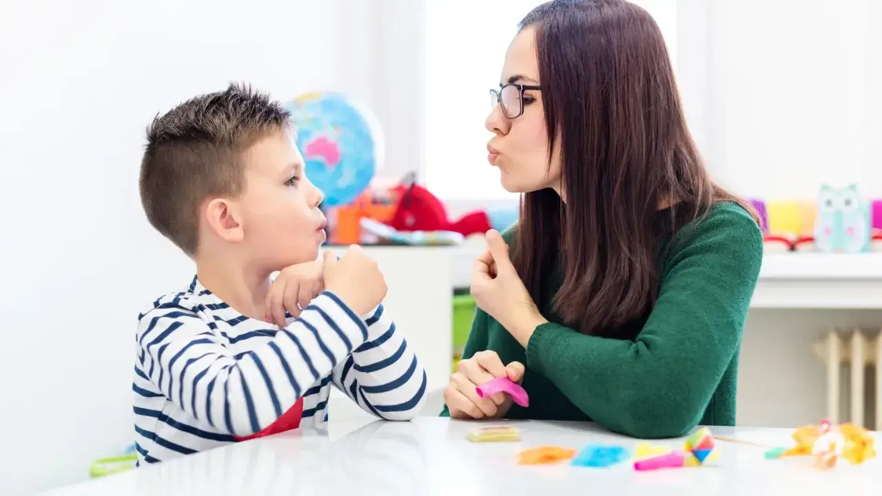 dziecko z trudnościami w m&oacute;wieniu, dziecko z problemami z komunikacją