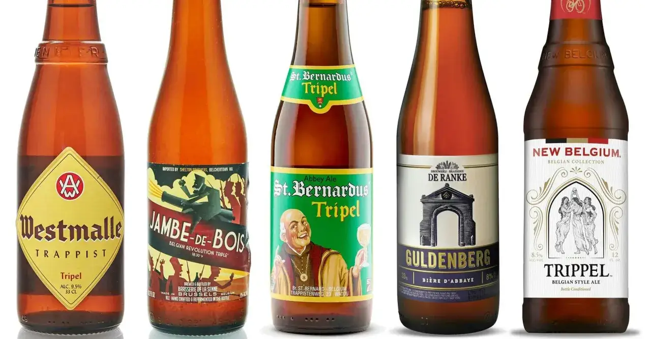 Cinq bouteilles de bi&egrave;re belge, dont une Westmalle Tripel &agrave; 9.5%, une Jambe-de-Bois, une St. Bernardus Tripel, une Guldenberg et une New Belgium Trippel.