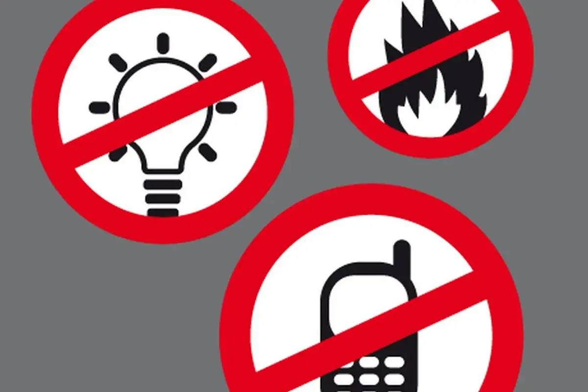 Warnung: Gasgeruch im Haus! Keine Lichter, kein Feuer, kein Handy. Sicherheit geht vor.