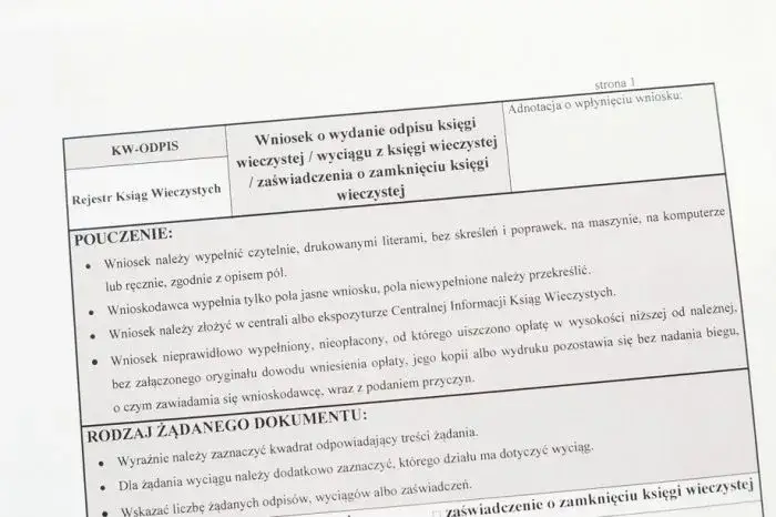 Zdjęcie Ile kosztuje odpis kw? Sprawdź ceny i uniknij zbędnych wydatków