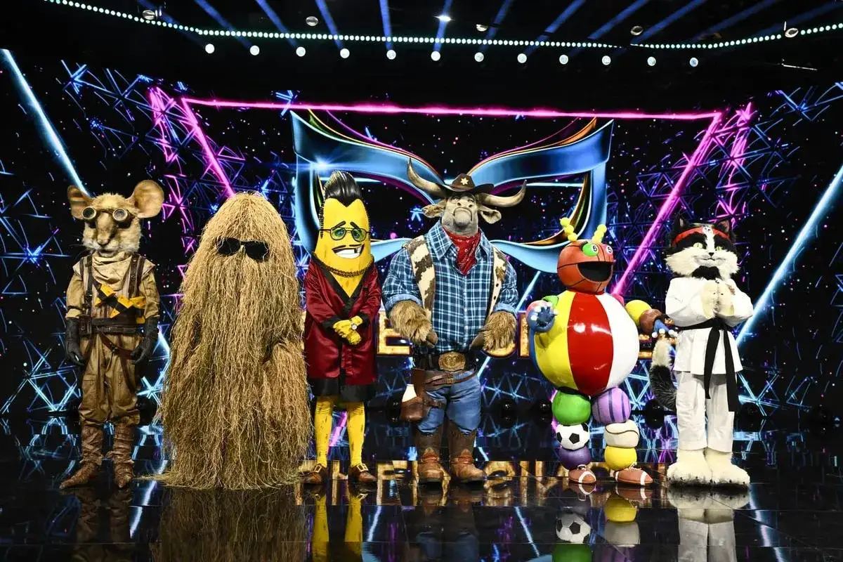 Fem deltagare i Masked Singer Sverige: en mus, en gräshög, en banan, en tjur och en bollfigur.