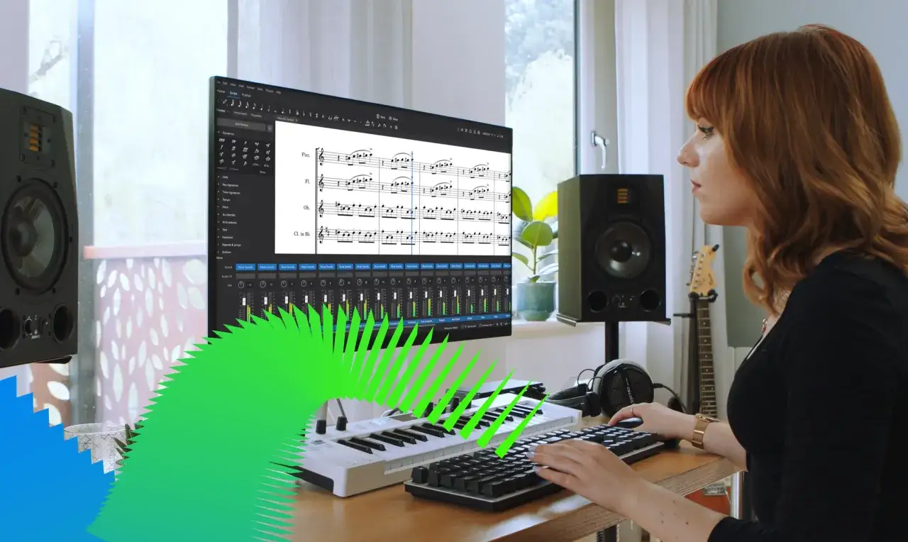 Frau komponiert mit MuseScore online. Notenblatt und MIDI-Keyboard auf dem Schreibtisch.