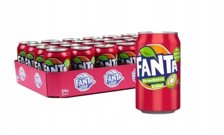 Fanta Gujawa Truskawka puszka i szklanka