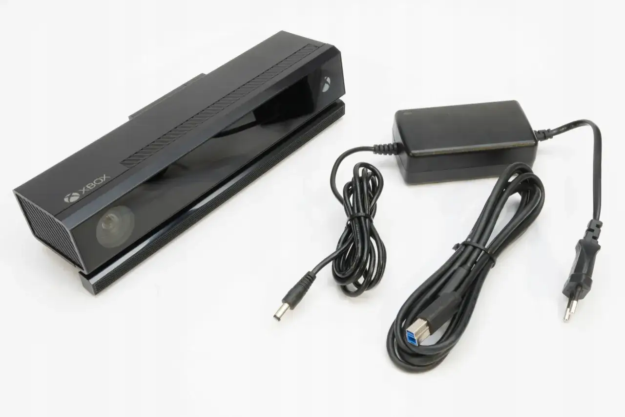 Kinect dla Xbox One z zasilaczem i kablami. Dowiedz się, jak podłączyć Kinect do Xbox One, by cieszyć się grami ruchowymi.