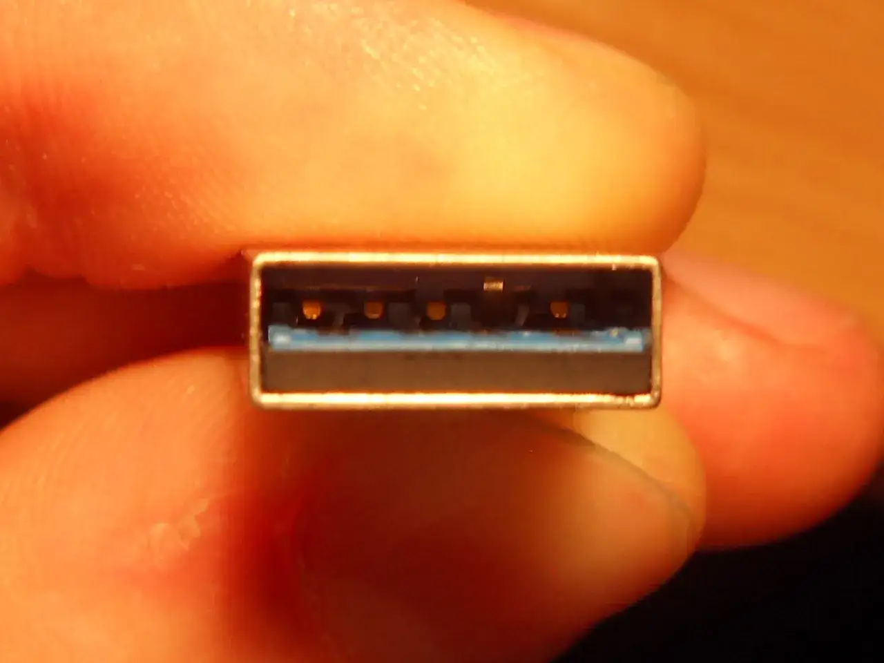 uszkodzone złącze usb pendrive