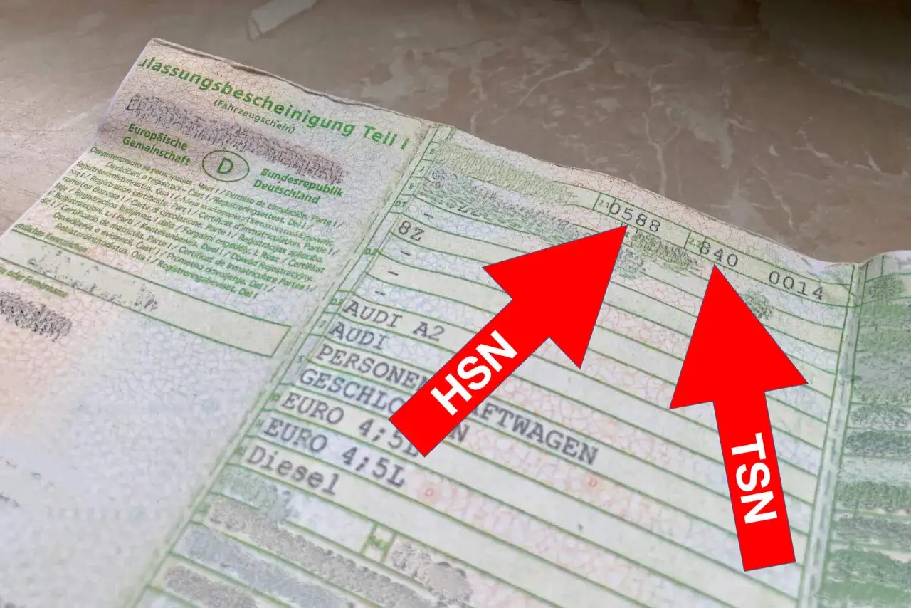 Fahrzeugschein mit HSN und TSN. Der HSN-Wert ist 0588, der TSN-Wert ist B40.