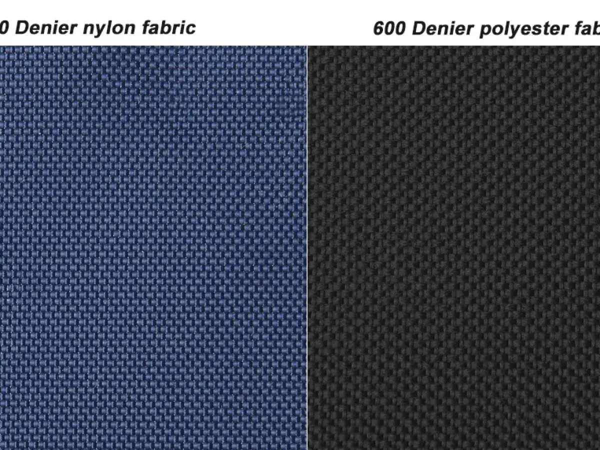 Comparaison de deux textures : un tissu nylon bleu 300 denier et un tissu polyester noir 600 denier.