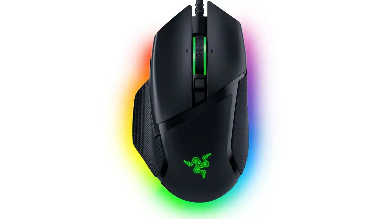Czarna myszka gamingowa z podświetleniem RGB, idealna do gier. Sprawdź nasz myszka gamingowa ranking!
