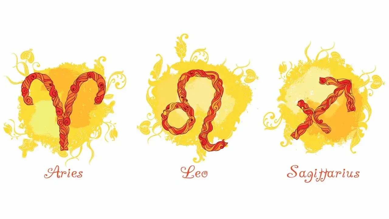 Trzy symbole zodiaku: Baran, Lew i Strzelec, ozdobione wzorami, na tle akwarelowych plam i kwiatowych ornamentów.