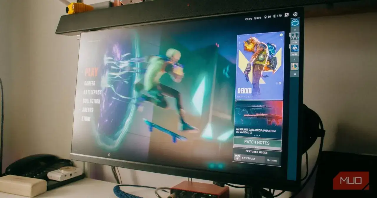 Écran de jeu Valorant affichant le nouvel agent Gekko et les options du menu principal. La taille de l'interface est bien visible.