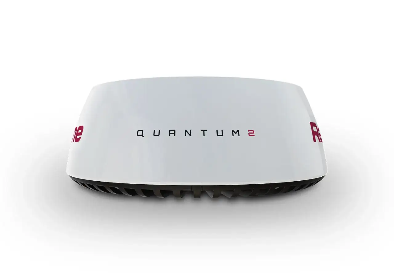 Biały, zaokrąglony transponder radarowy Quantum 2 z logo producenta.