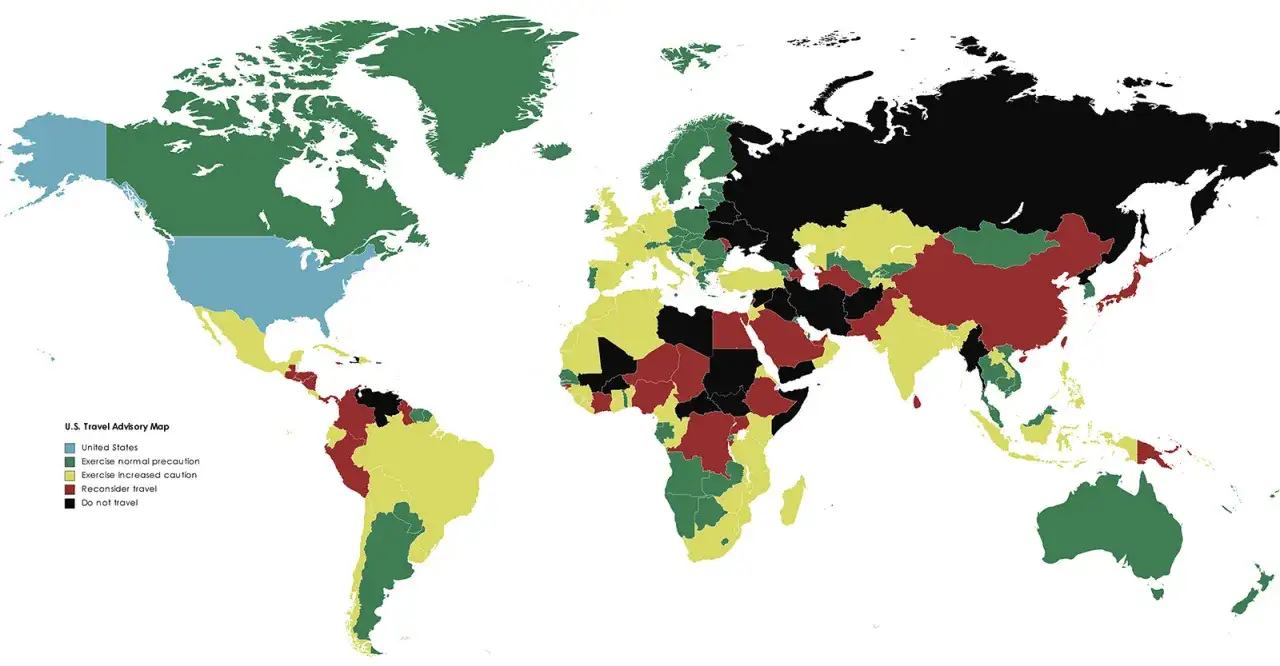 Mapa USA: czarne obszary to najniebezpieczniejsze kraje świata, gdzie odradza się podróże. Czerwone i żółte oznaczają zwiększone ryzyko.