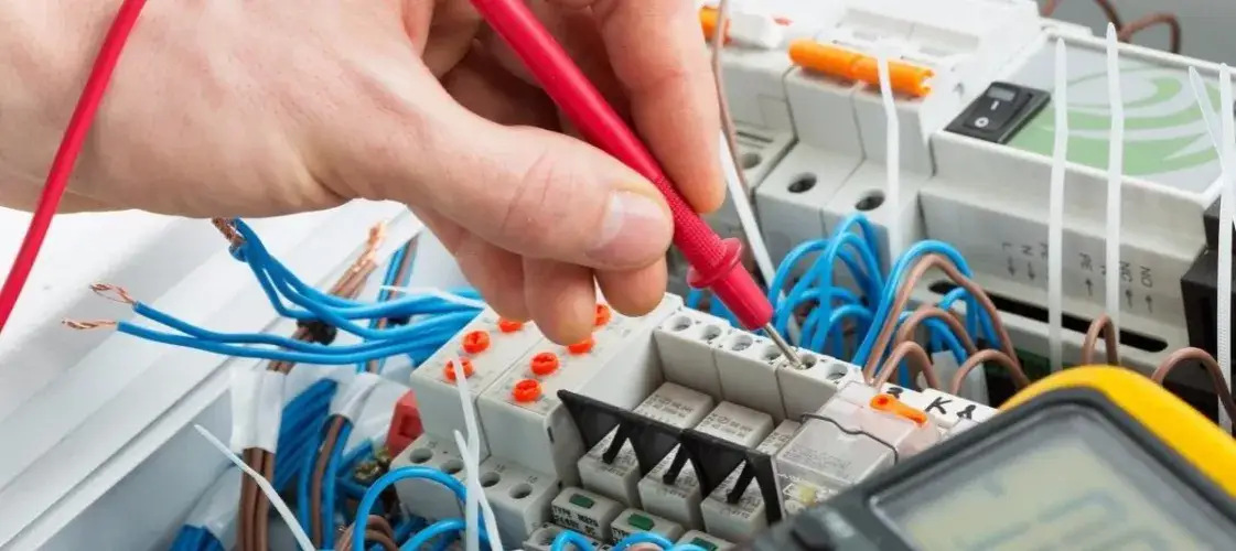 inżynier elektryk praca biuro