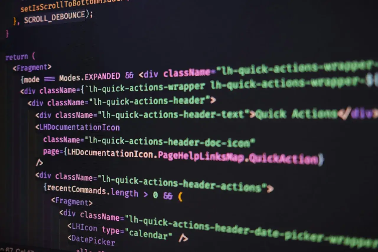 Fragment kodu JavaScript z elementami UI, np. przyciskiem 