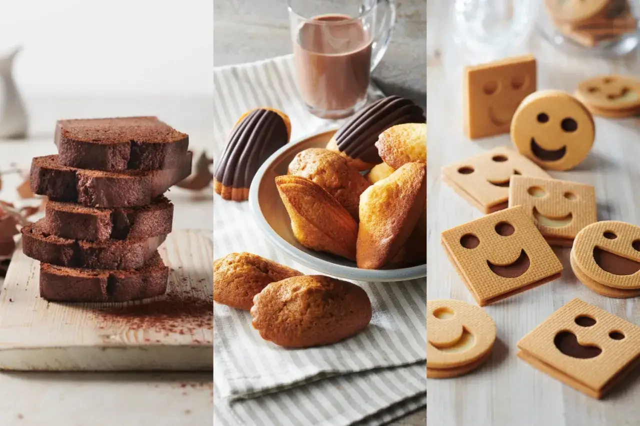 Tranches de cake au chocolat, madeleines et biscuits souriants. Parfait pour une recette go&ucirc;ter gourmande.