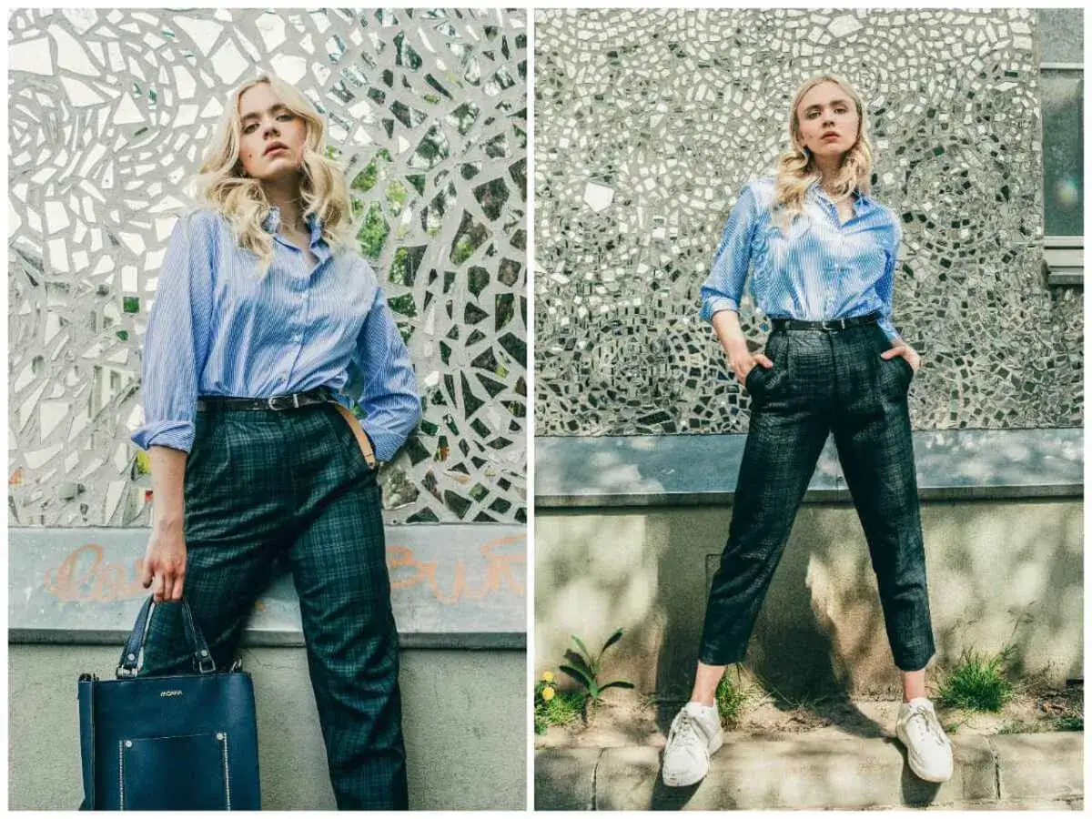 Elegancka stylizacja: błękitna koszula, kraciaste spodnie i białe sneakersy. Idealny zestaw, co ubrać na rozmowę kwalifikacyjną, by wyglądać profesjonalnie i modnie.
