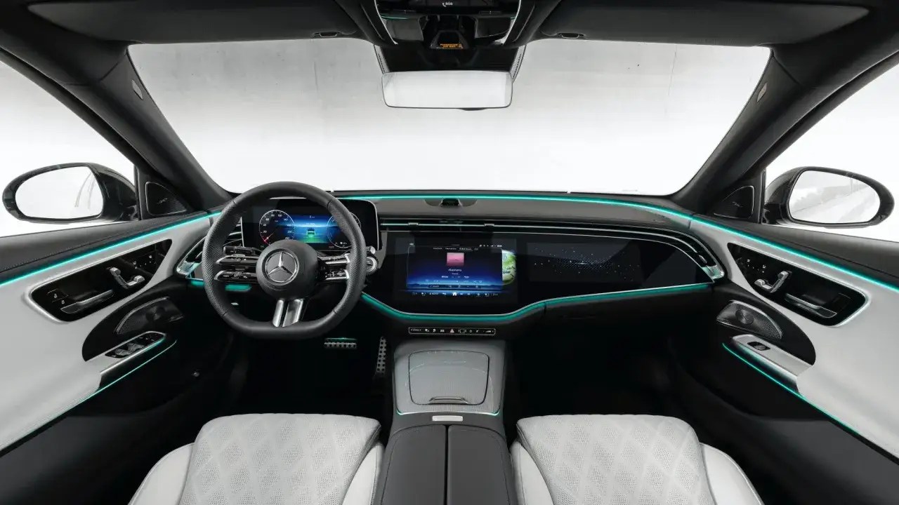 Mercedes Klasy E W214 wnętrze MBUX Superscreen