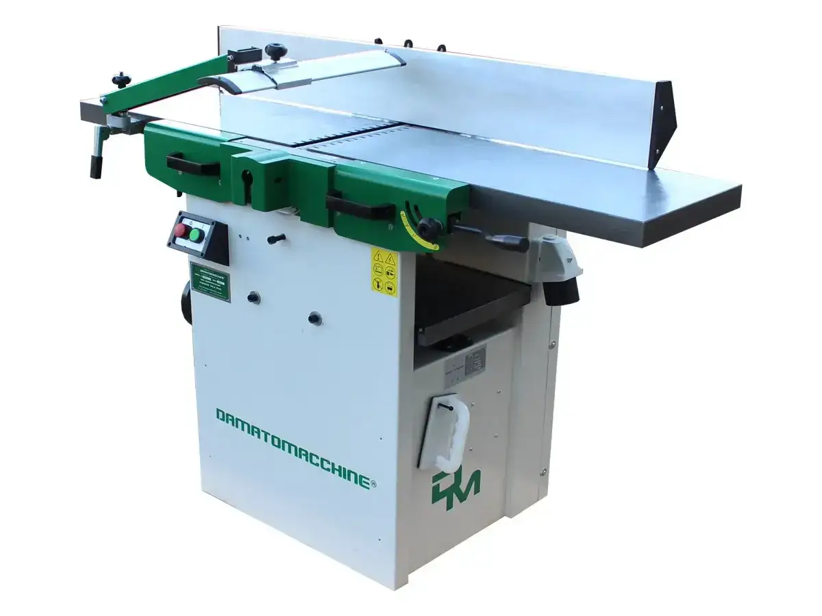 Détail d'une dégauchisseuse Damatomacchine, modèle A2-26, avec son guide vert et sa table en métal.