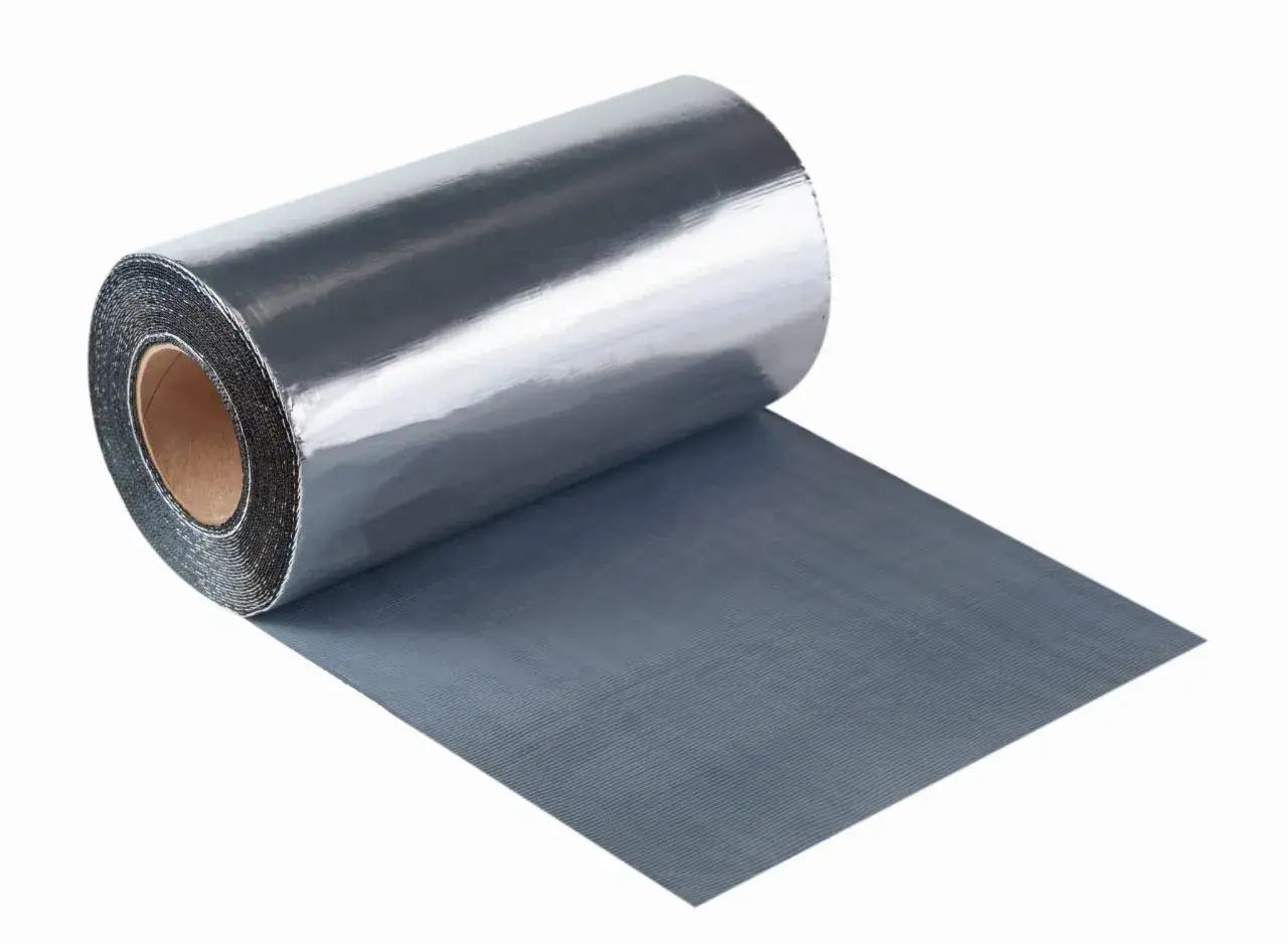 Rolka samoprzylepnej taśmy uszczelniającej z aluminiową folią wierzchnią. Idealna do izolacji i napraw.