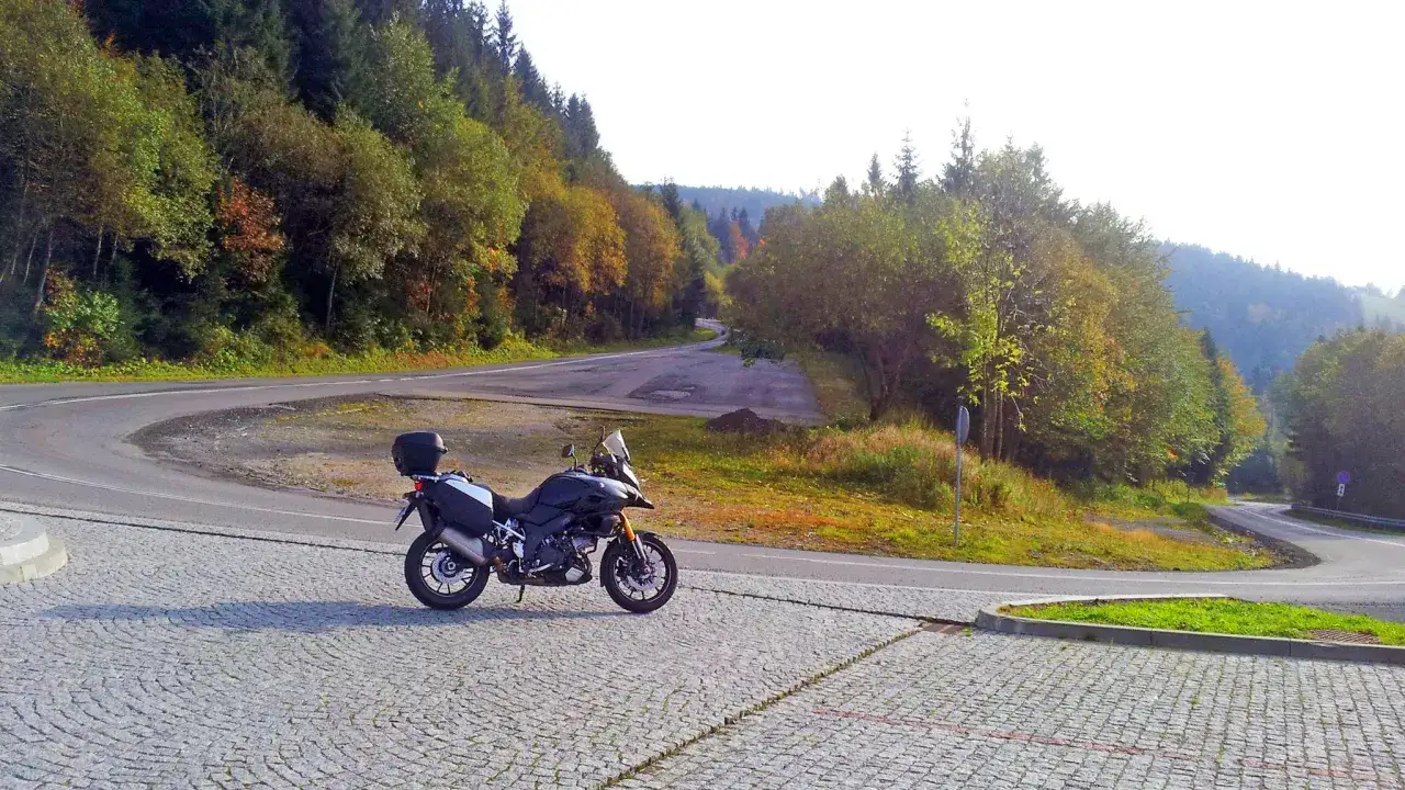 motocykl w górach Beskidy zakręty